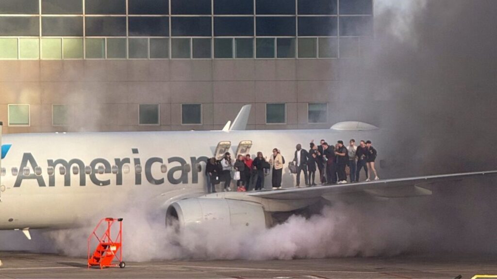 avion en llamas obliga evacuacion de pasajeros en denver eu 1200x675 1