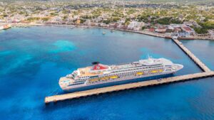 Crucero MS Balmoral que recreó el viaje del RMS Titanic, vuelve a Cozumel