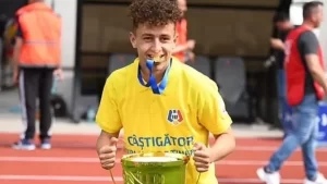Muere futbolista de 19 años al ahogarse con su propio ácido