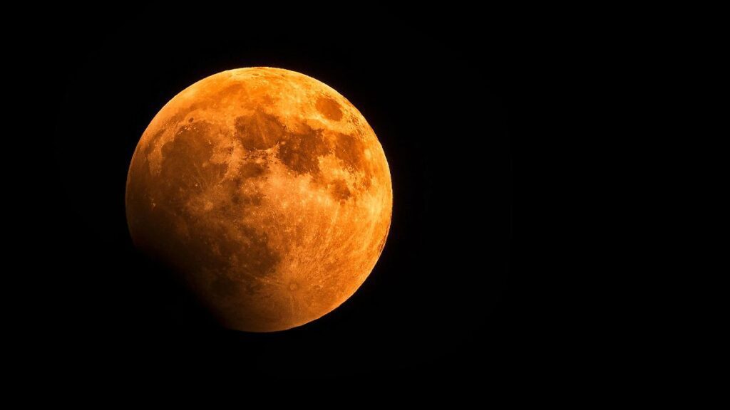 COQHCYT organiza velada astronómica para el Eclipse Lunar 2025 en Quintana Roo