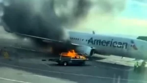 Avión de American Airlines se incendia tras aterrizaje de emergencia en Denver