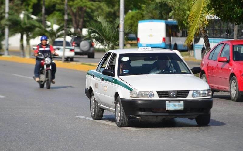 ¿Fin de los taxis caros en Cancún? Retiran agencias tras denuncia de Luisito Comunica