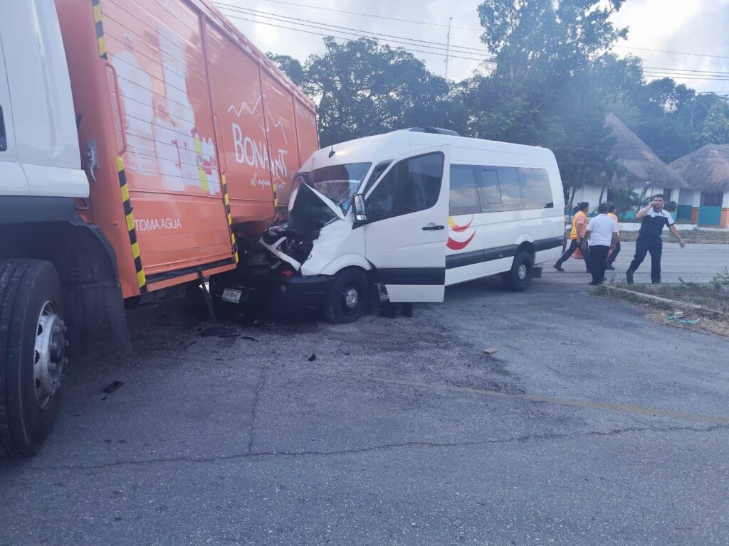 Accidente en carretera Playa del Carmen-Cancún dejan lesionados y tráfico en la zona