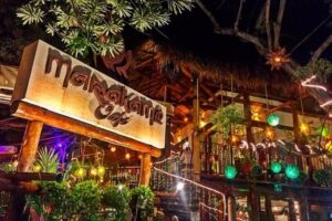 Reducen horario a bares y restaurantes en Cancún 