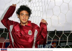 Carlos Vela anuncia su retiro definitivo del futbol tras 19 años 