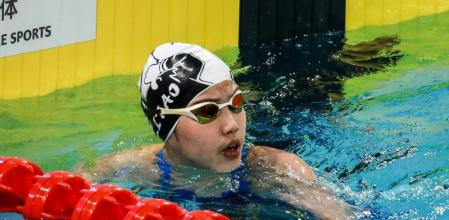 Yu Zidi, la niña nadadora de 12 años que rompe récords y apunta al Mundial de Natación