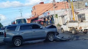 Camión Del Valle arrolla a agente de Tránsito en Cancún