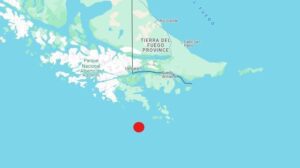Evacuan el sur de Chile por alerta de tsunami, luego de sismo de magnitud 7.5