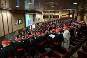 Llegan a Roma los 133 cardenales que elegirán al nuevo papa, confirma El Vaticano