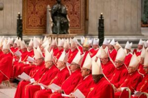 ¡Humo negro! Cardenales siguen sin elegir Papa luego de 3 rondas de votaciones