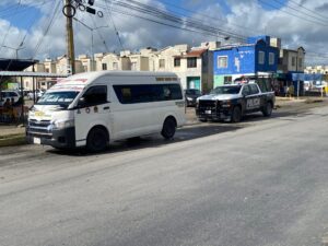 Pasajero muere de un infarto en una combi en la SM 259 de Cancún