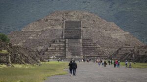 INAH Piramide de la Luna Teotihuacan 8