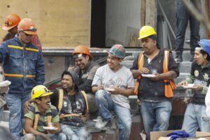 ¿Por qué los albañiles festejan el Día de la Santa Cruz?