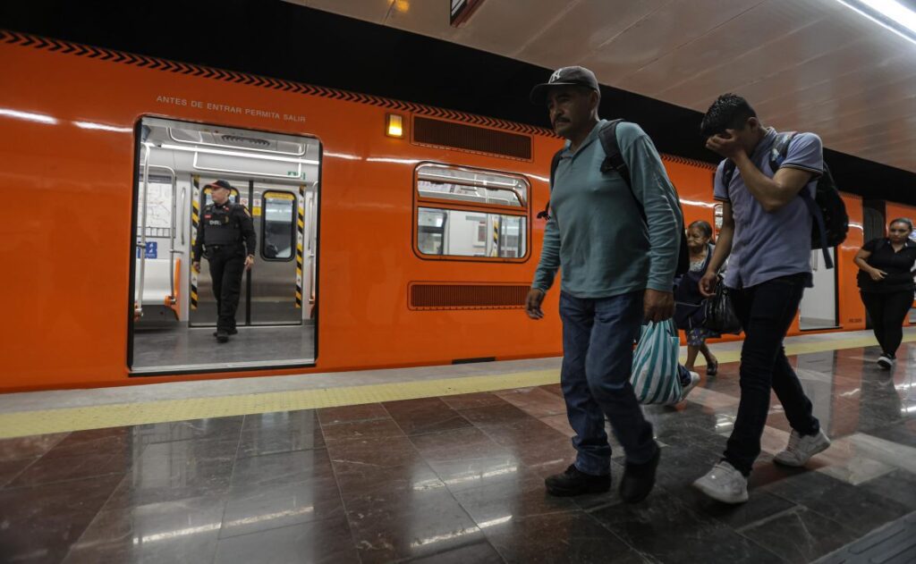 Víctimas de pinchazos en Metro y Metrobús de CDMX reciben tratamiento contra VIH y ETS