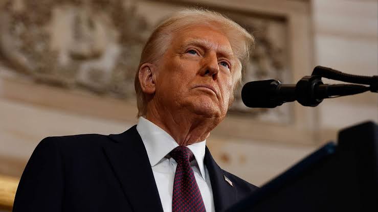 Trump bloquea visas de estudiante y de intercambio en EE.UU.