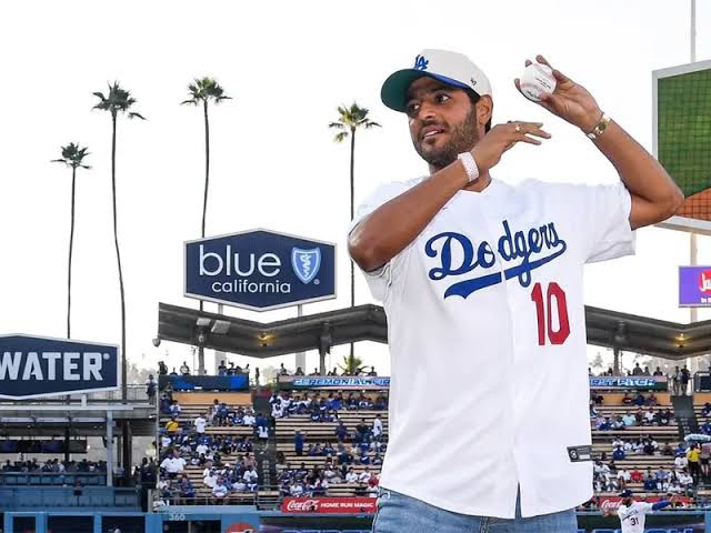 Carlos Vela se retira y recibe emotivo reconocimiento de los Dodgers de Los Ángeles