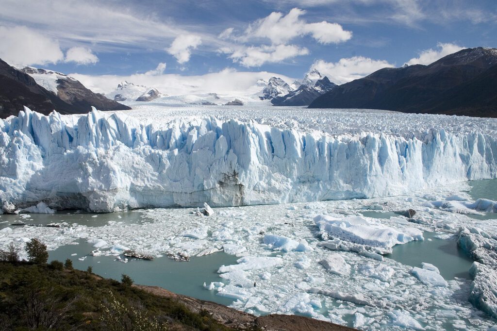 Perito Moreno sufre los efectos del cambio climático y pierde casi 2.000 metros