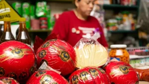 Escasez de queso de bola dispara precios hasta 700 pesos  