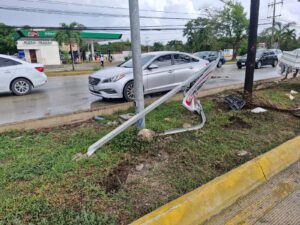 Accidentes viales paralizan el tráfico en Cancún