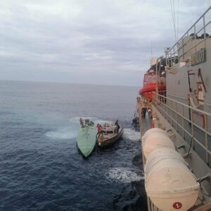 Marina asegura semisumergible con 3.5 toneladas de cocaína en Guerrero