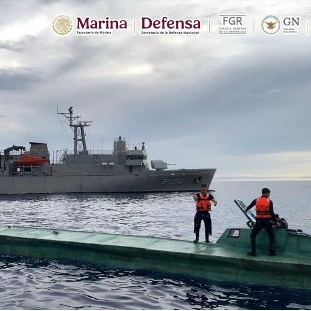 Marina asegura semisumergible con 3.5 toneladas de cocaína en Guerrero