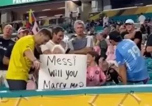 Abuelita de 98 años le propone matrimonio a Messi