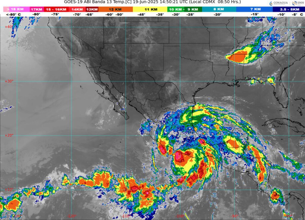 Huracán Erick se degrada a categoría 1; siguen las lluvias en Guerrero y Oaxaca