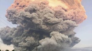 Erupcion volcan en Indonesia 7