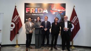 Ropa y objetos de Frida Kahlo son parte de una exposición fotográfica