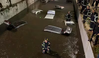 (VIDEO) Intensas lluvias en CDMX, dejan autos bajo el agua en Viaducto Río de la Piedad