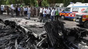 Avión de Air India con 242 pasajeros se estrella en residencia estudiantil