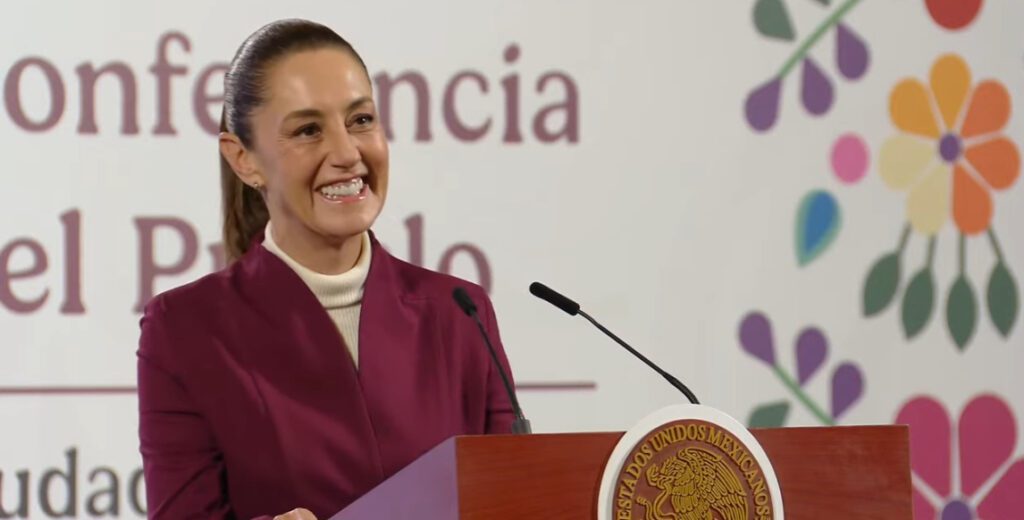 ¡Feliz cumpleaños Presidenta! Claudia Sheinbaum cumple 63; reporteros le llevan flores y regalos