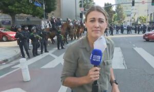 Disparan a reportera australiana durante protestas en Los Ángeles