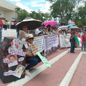 Maestros de la CNTE protestan en Chichen Itzá 