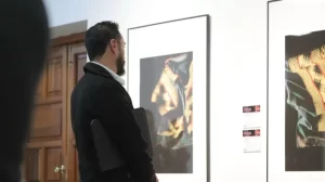 Ropa y objetos de Frida Kahlo son parte de una exposición fotográfica