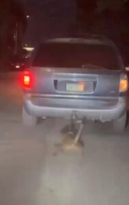 Hombre arrastra a perrito con su camioneta por varias calles 