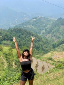 Turista muere al caer a un volcán activo en Indonesia 