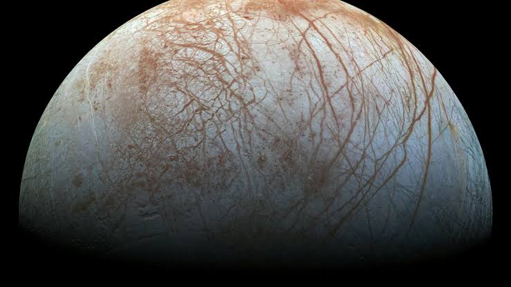 ¿Hay vida en las lunas heladas del Sistema Solar? Esto dice la ciencia
