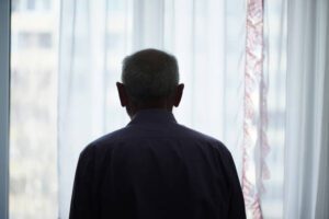 Mujer golpea a abuelito por tener solo 300 pesos para servicios íntimos 