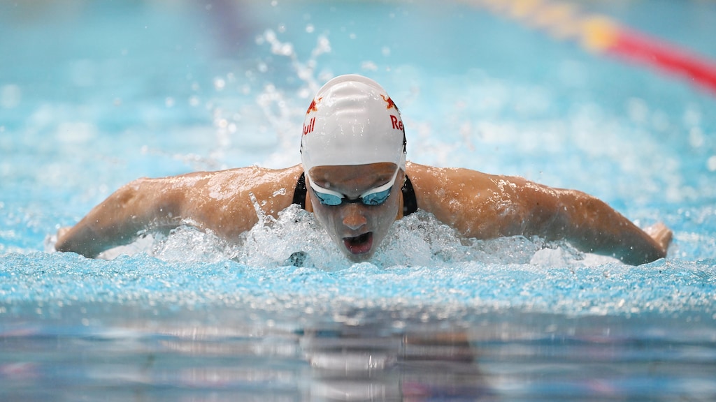 Summer McIntosh supera marcas mundiales en tres pruebas de natación