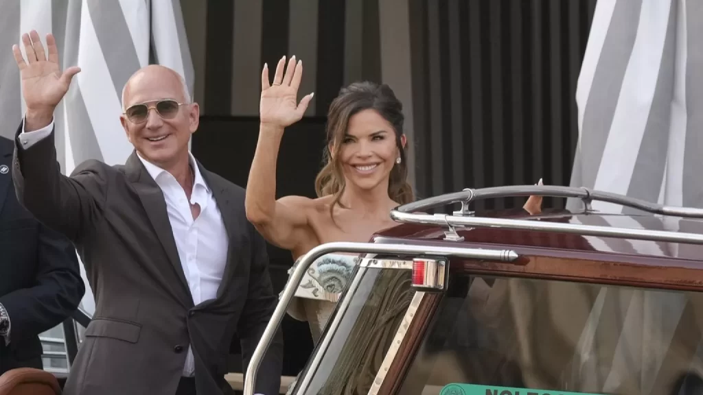 Revelan fotografías inéditas de boda de Jeff Bezos y Lauren Sánchez