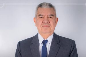 Alumna apuñala y mata a su maestro al final de la clase