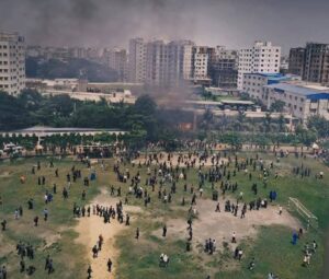Avión se estrella en escuela llena de alumnos en Bangladesh