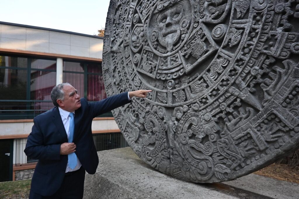 Exposición de códices mexicanos en París revela la riqueza del México antiguo
