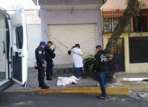 Encuentran feto tirado en una jardinera de la CDMX