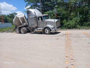 Tren Interoceánico choca contra tráiler en Tabasco