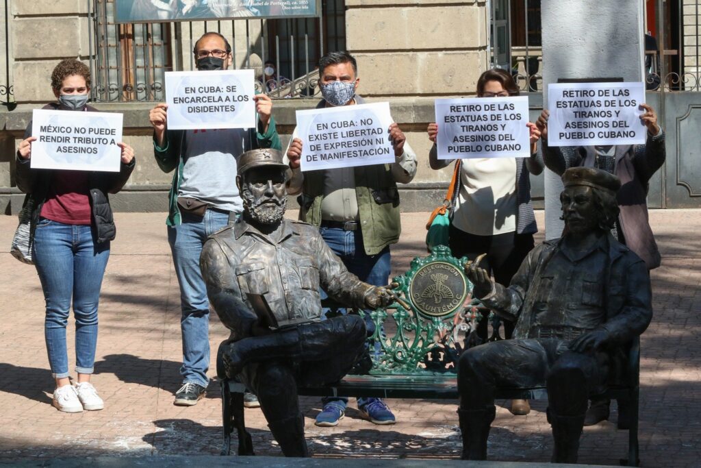 Quitan monumentos de Fidel Castro y el Che Guevara y cubanos se indignan