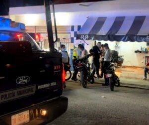 Ataque a balazos en barbería de Cancún, deja a un adolescente sin vida