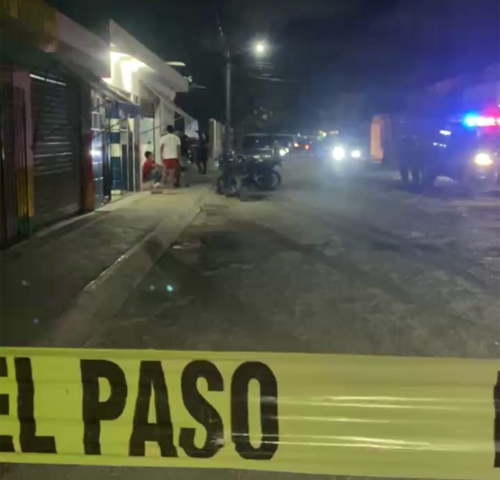 Ataque a balazos en barbería de Cancún, deja a un adolescente sin vida