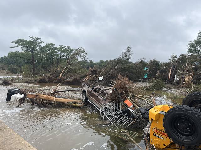 Inundaciones en Texas dejan más de 80 muertos y decenas de desaparecidos